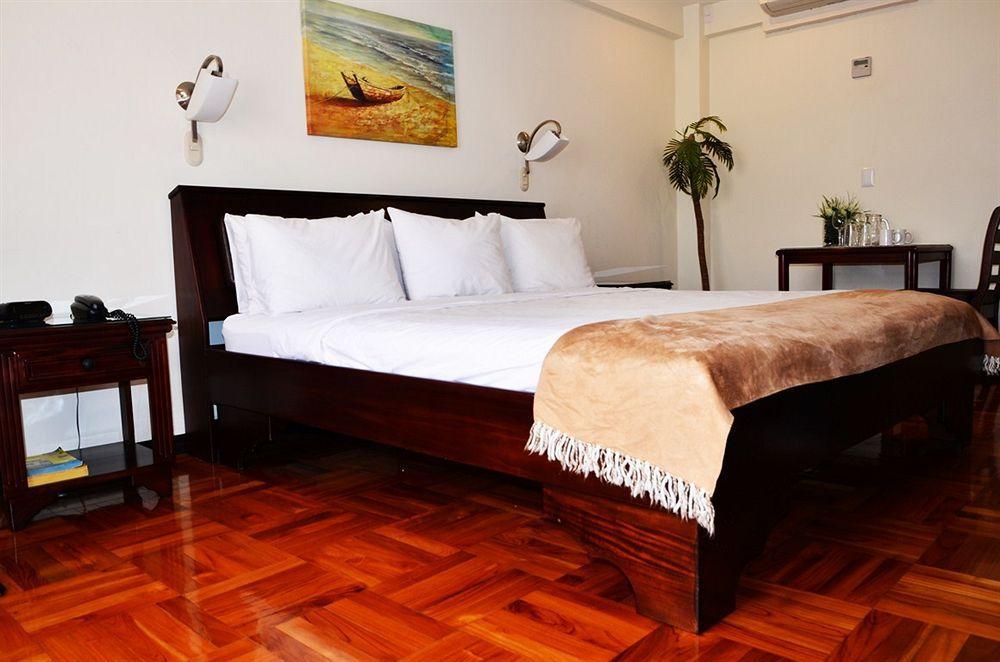 Plaza Real & Hotel 3*