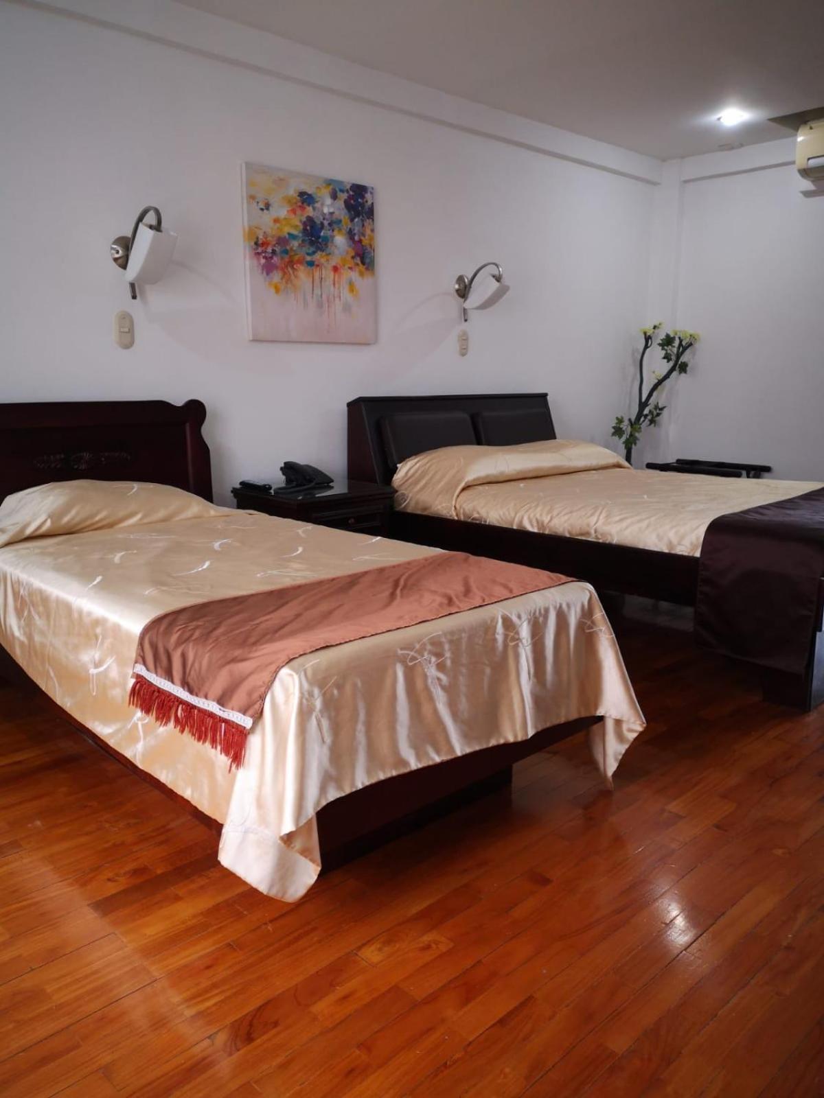 Hotel Plaza Real & 3*