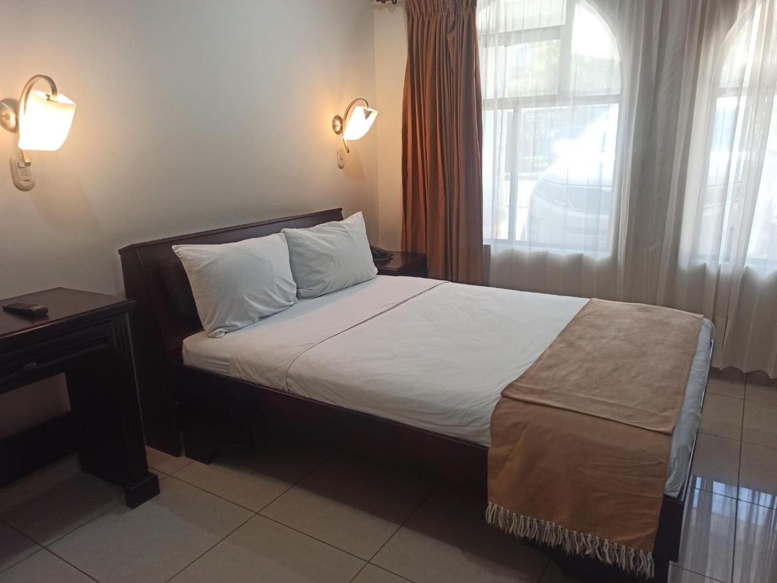 Plaza Real & 3* San José