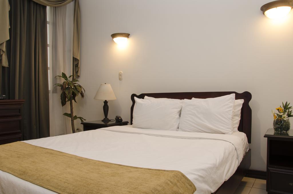 Hotel Plaza Real & 3*